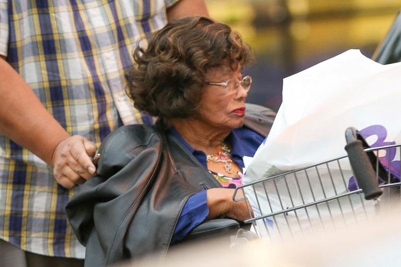 Michael Jackson Mom Katherine Frail Dying Wheelchair Pics