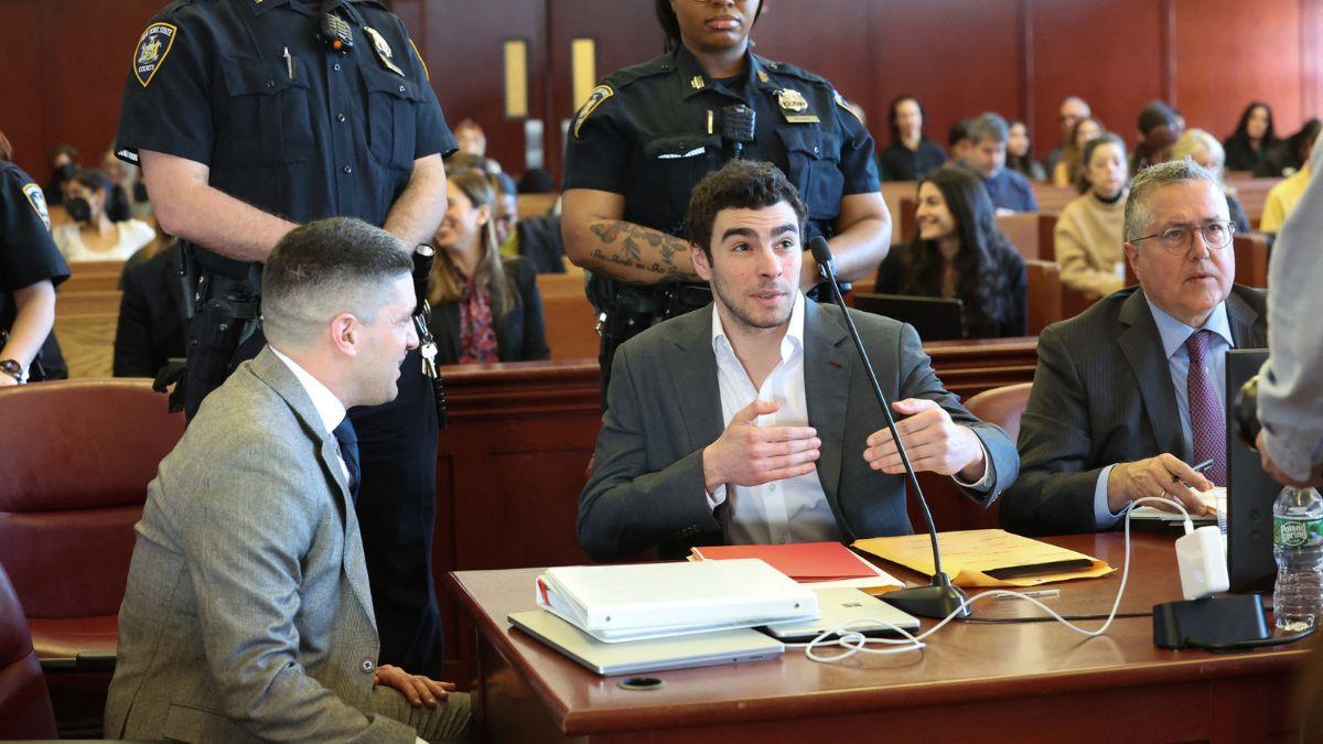 Luigi Mangione previewed his defense strategy during a court hearing. 