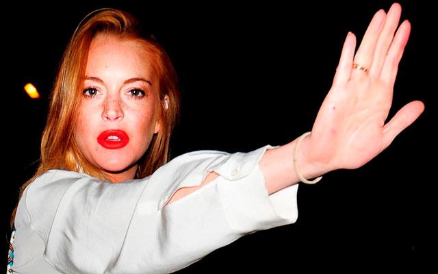 Lindsay Lohan Posts Bloody Photo With Domestic Violence Message