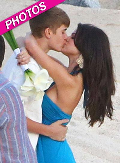 //bieber gomez kissing