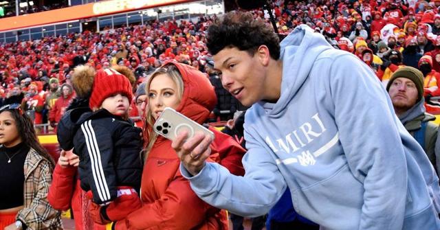 brittany mahomes sits with jackson mahomes super bowl snub club