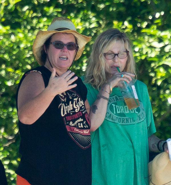 Tatum-ONeal-Drinking-Wine-Off-Wagon