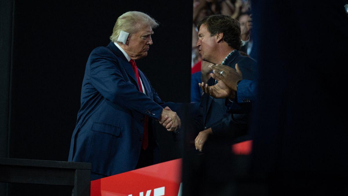 Photo of Tucker Carlson, Donald Trump