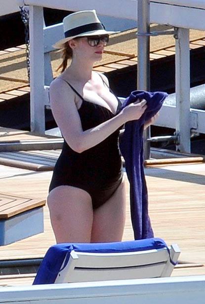 //christina hendricks big boobs bikini