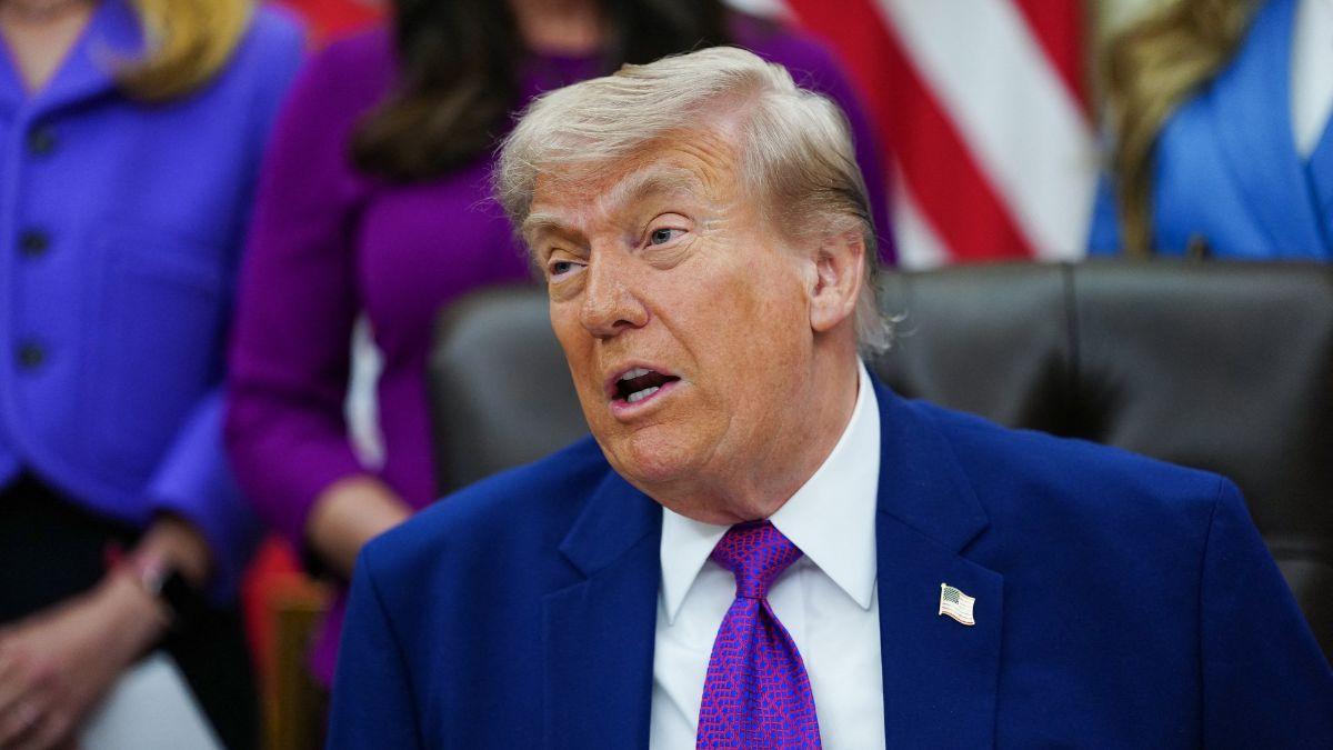 image of Trump had the crowd laughing as he mocked the dramatic way JD Vance was pulled from the ballroom.