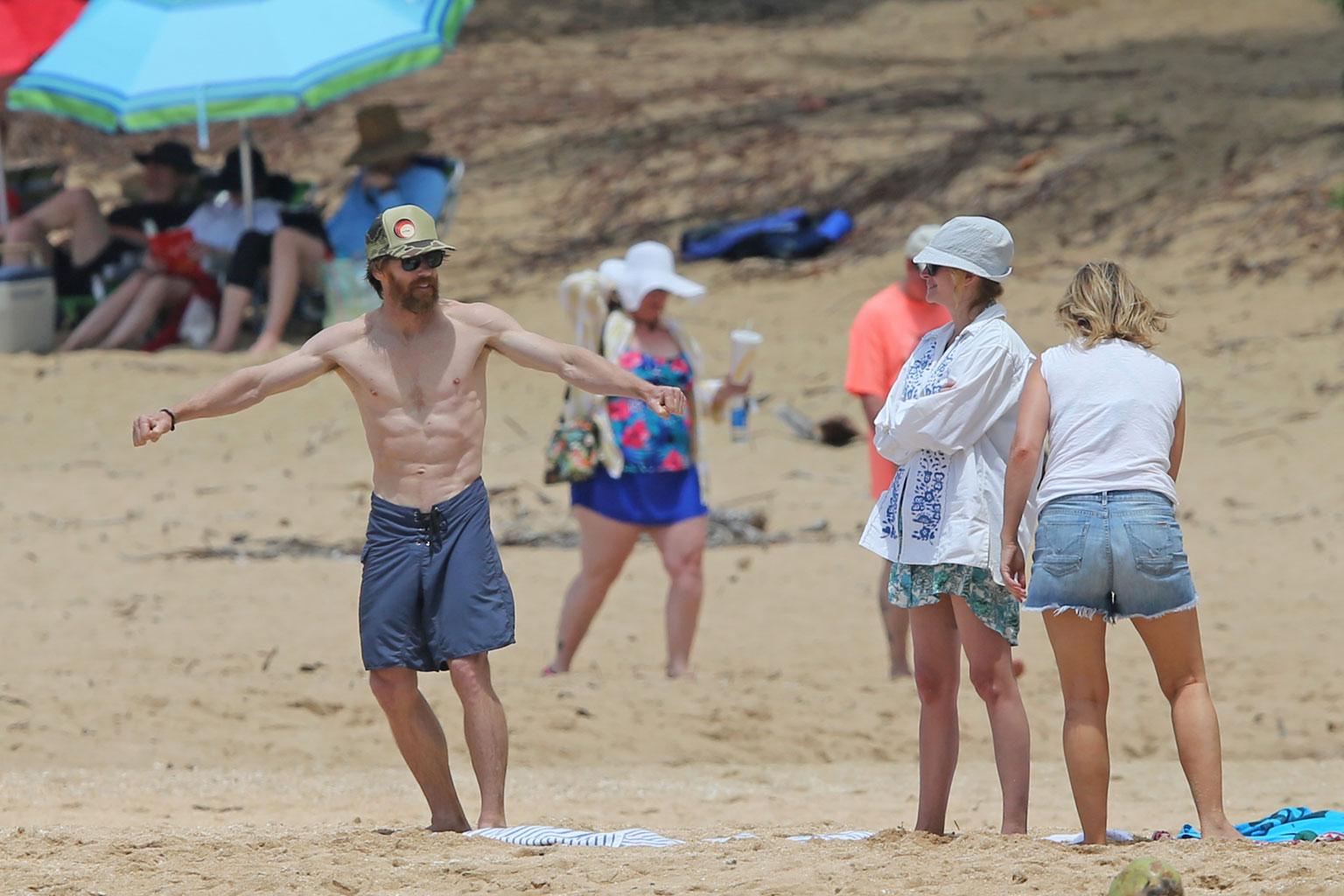 Bikini-Clad Julia Roberts & Husband Danny Moder Reconcile ...