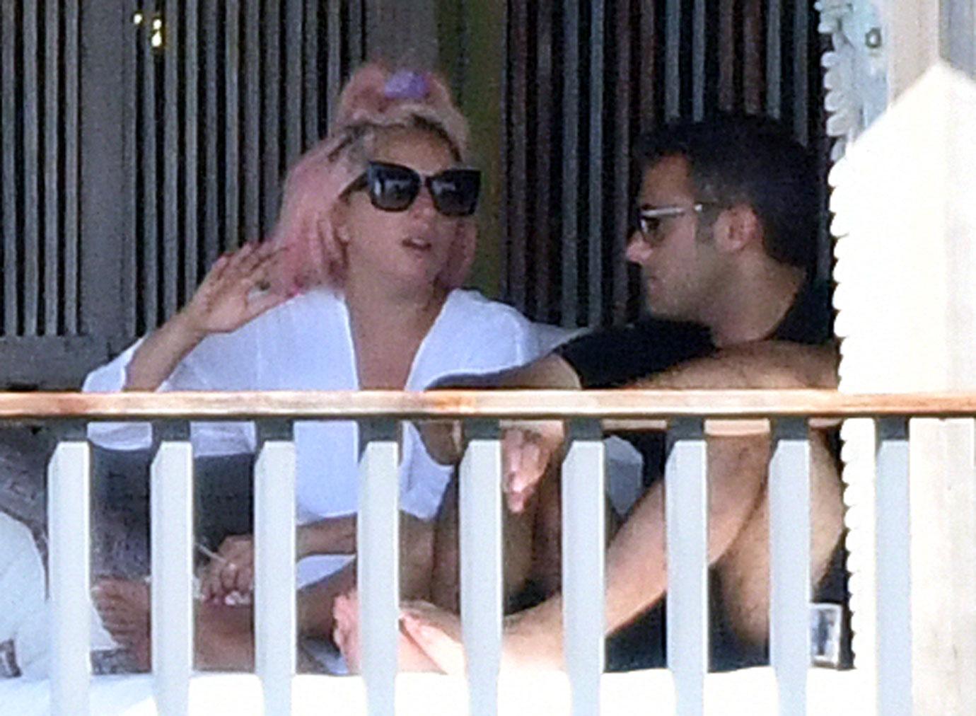 //lady gaga not serious about new boyfriend michael polansky