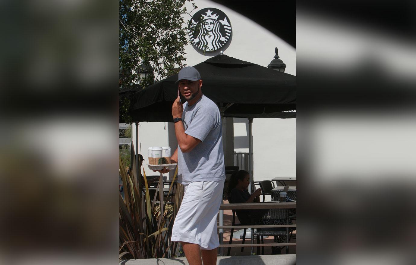 //Kendra Wilkinson Hank Baskett Still Living Together Divorce Starbucks