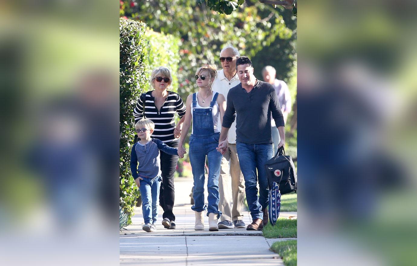 //anna faris boyfriend michael barrett super bowl parents