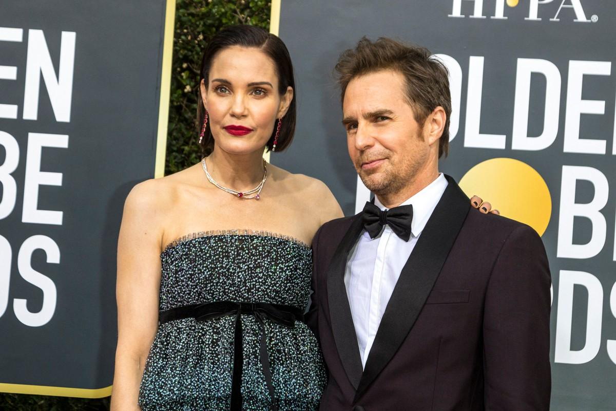 Leslie Bibb stands one inch taller than longtime partner Sam Rockwell, with heels often making the difference appear greater.