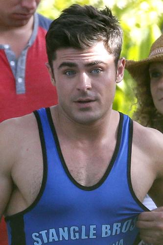 See Photos Of Buff Zac Efron Proving He S The Full Package In Tight Spandex