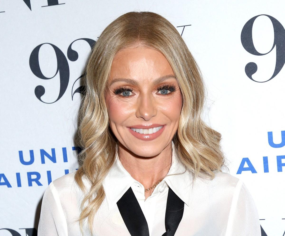 Ripa later apologized to Aiken after he sent her flowers, the singer recalled.
