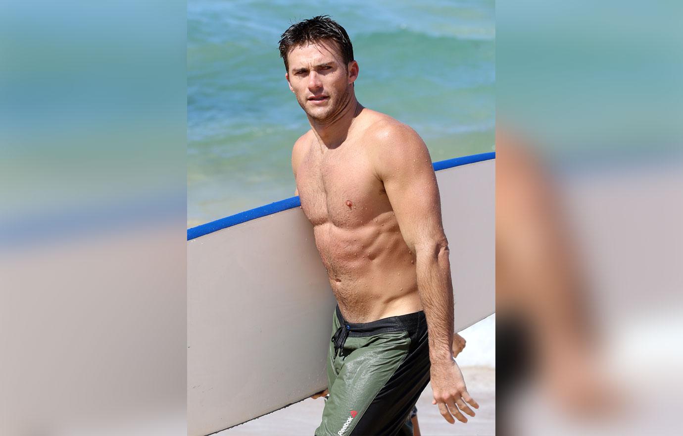 //scott eastwood shirtless bondi beach swimming