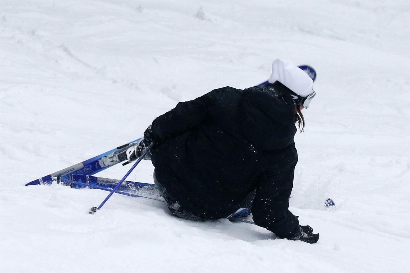 //Bella Hadid skiing fall