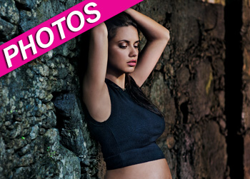 //pirelli calendar pregnant model