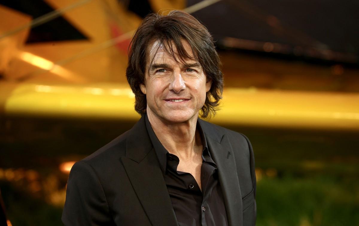 Tom Cruise landed roles in 'Jerry Maguire' and 'Top Gun' that Rob Lowe said he had also read for.