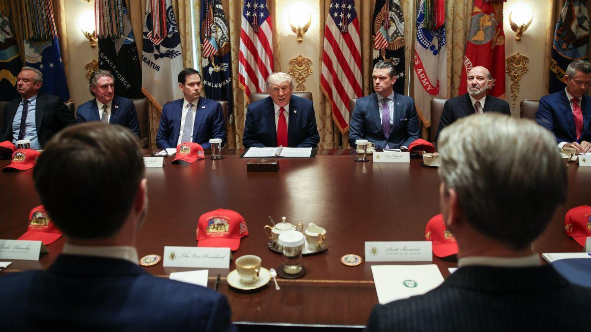 Photo of Trump Cabinet meeting 