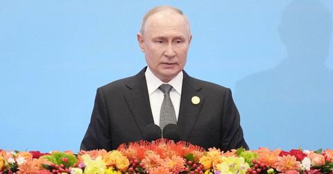 vladimir putin allies complain lack live music memorial service report