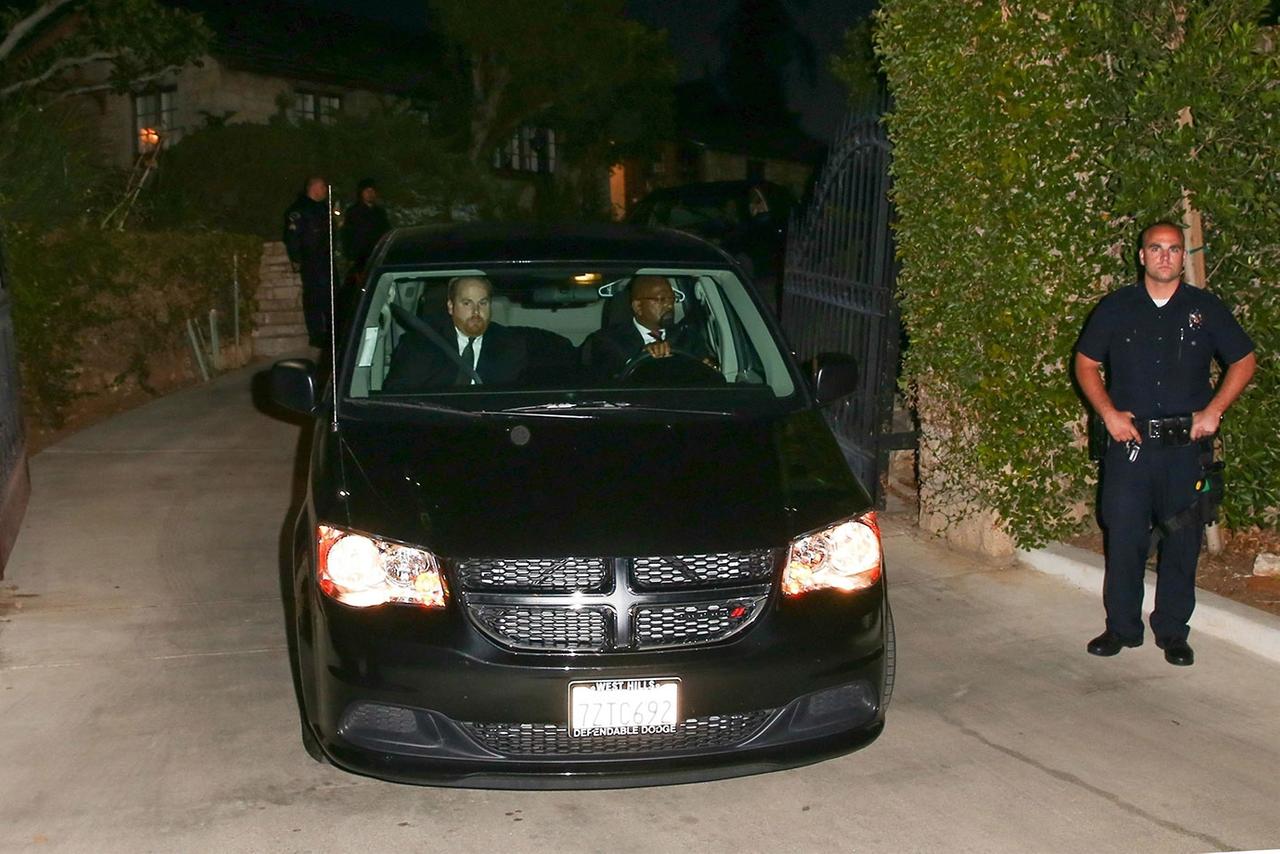 Hugh Hefner Driven Off Playboy Mansion In Hearse After Death