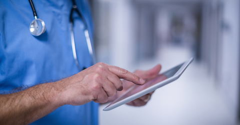 organizing family healthcare information and provider questions for access