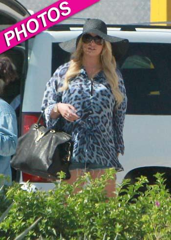 //jessica simpson mexico pregnant