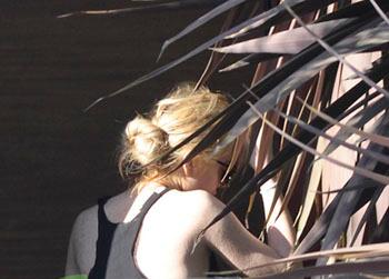 //exc_lohan_sneaks_out__post