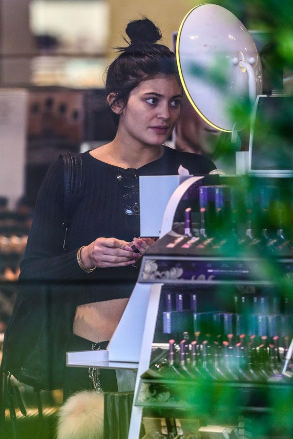 Kylie Jenner Engaged -- Wears Ring At Sephora