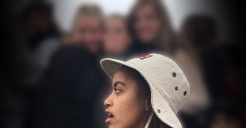 //malia obama kisses mystery boy pp