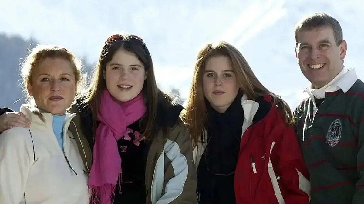 Photo of Sarah Ferguson, Andrew Windsor, Princesses Beatrice and Eugenie