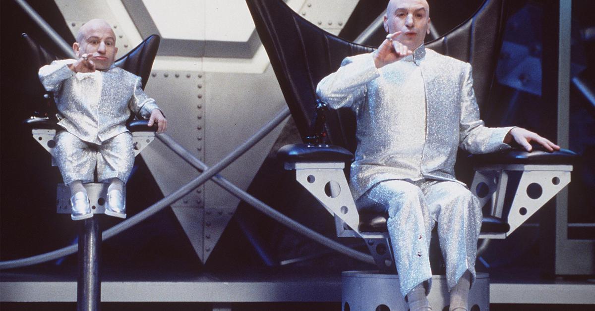 Mike Myers Leads Tributes To Verne Troyer(02)