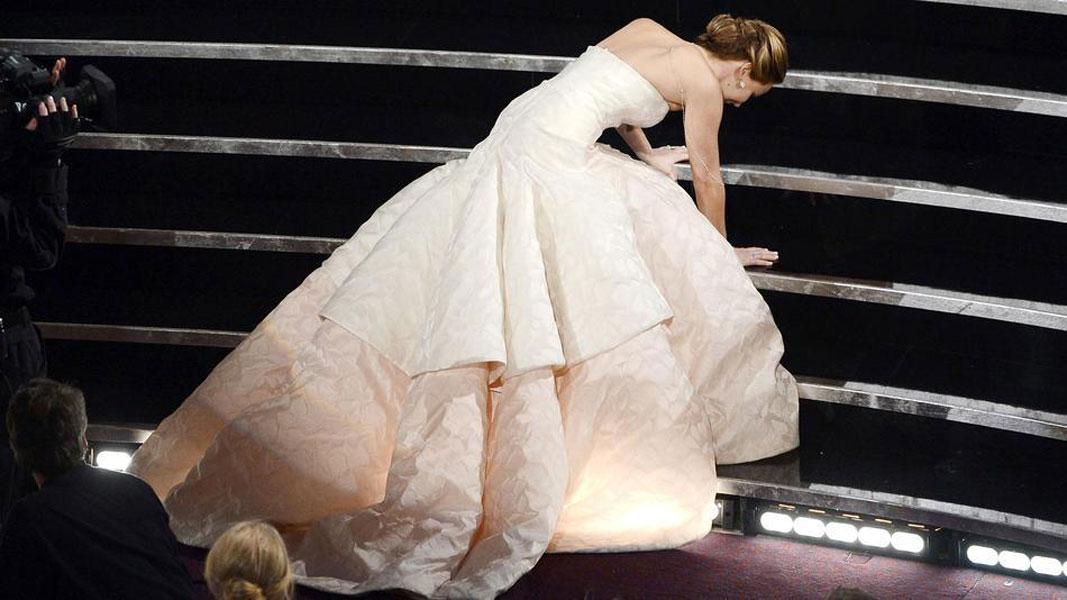 //jennifer lawrence oscars fall