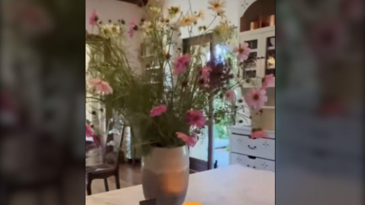 Photo of Meghan Markle floral display.