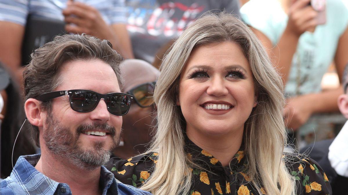 kelly clarkson cashes in tv weight lifts