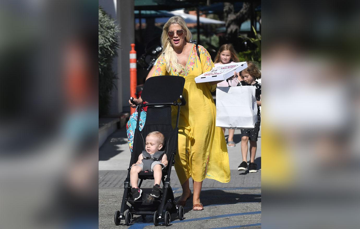 Tori Spelling Takes Kids For Pizza And Ice Cream In Malibu