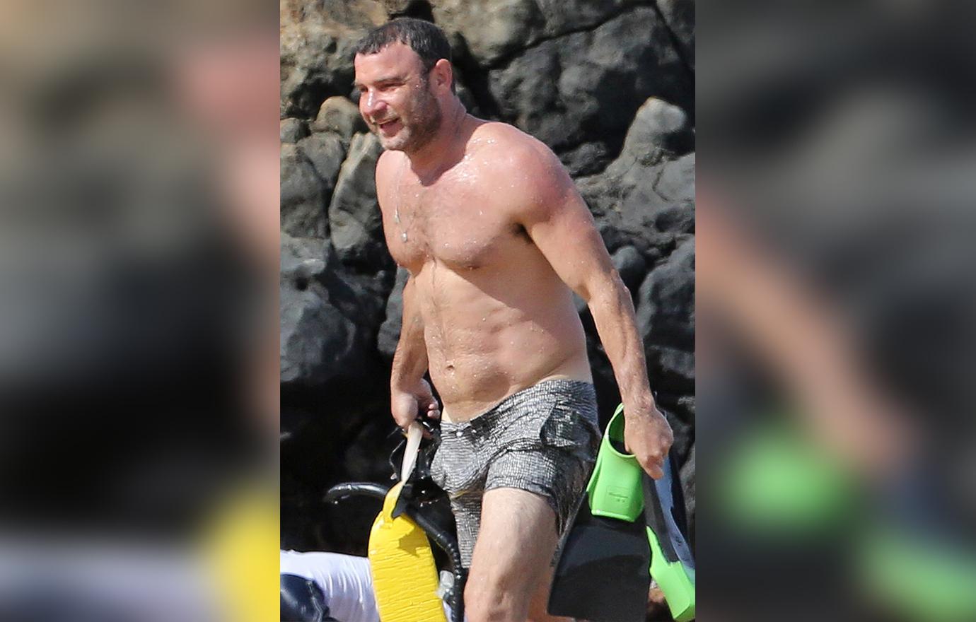 [PICS] Liev Schreiber Shirtless Abs Dad Body 'Ray Donovan' Star In