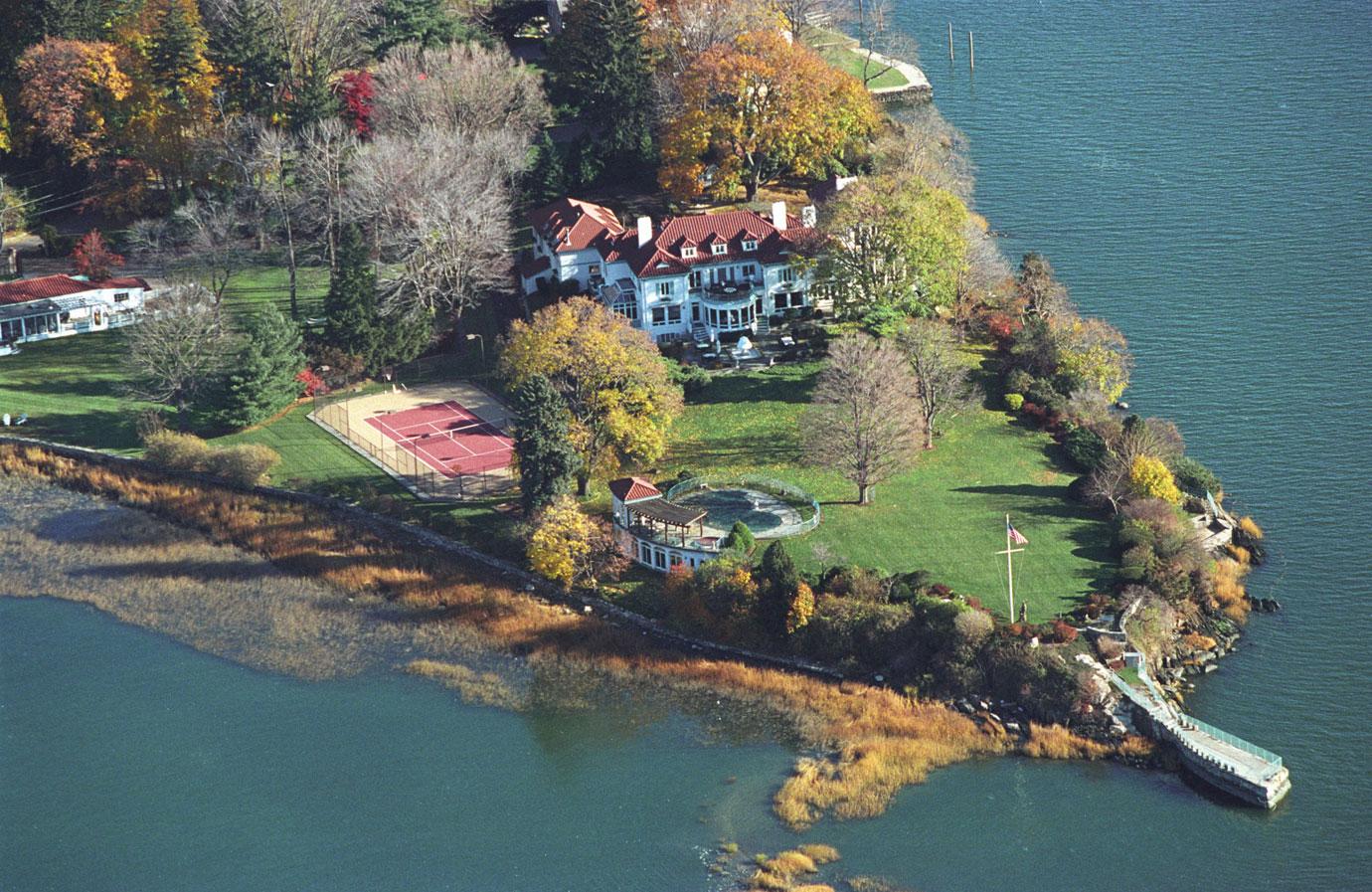 //kathie lee gifford buries frank gifford connecticut estate