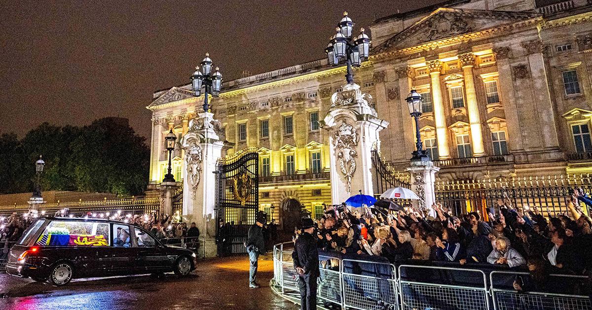 queen elizabeth body coffin buckingham palace last time