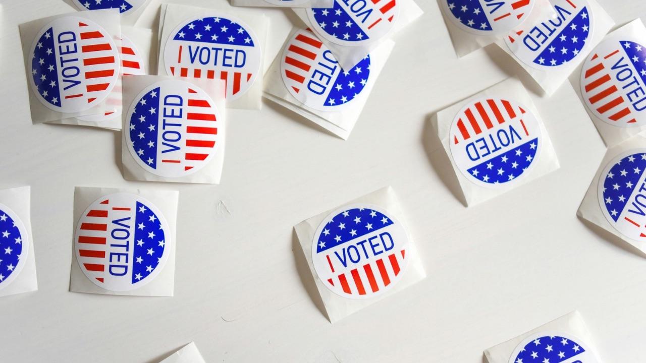 Tightening races in traditionally safe states and mixed private reactions from operatives underscored the high stakes of the final campaign days.