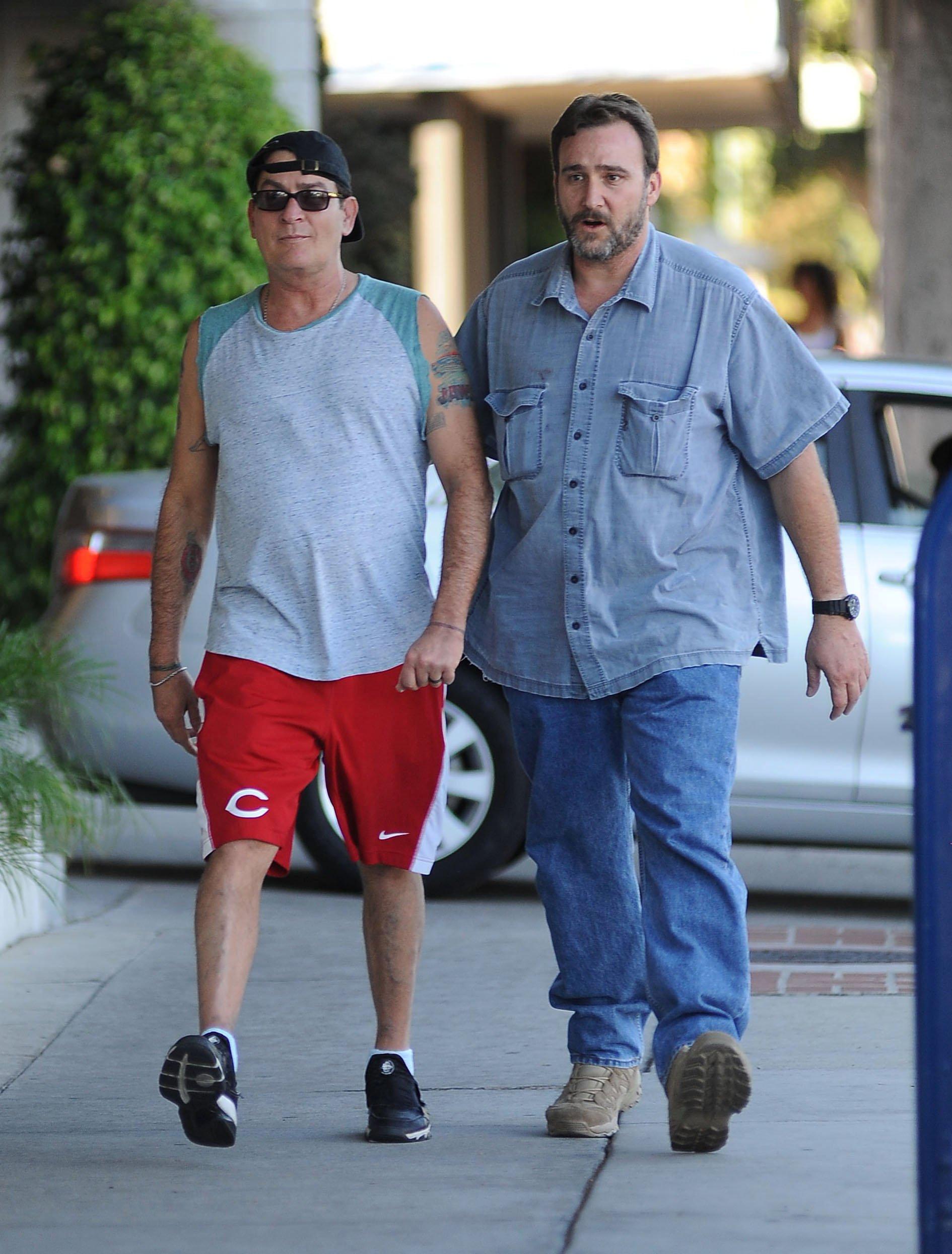 //charlie sheen looking d__