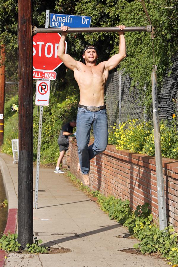 //scott eastwood exercises shirtless