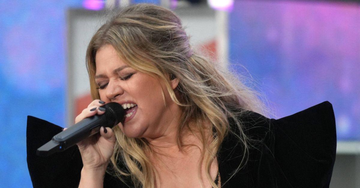 Photo of Kelly Clarkson