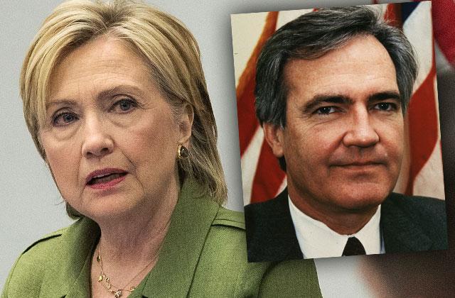 //hillary clinton scandal vince foster suicide fbi files disappear