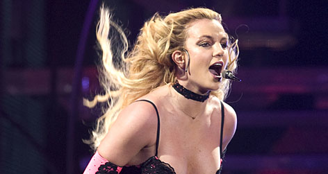 //britney_spears_music_scares_somali_pirates