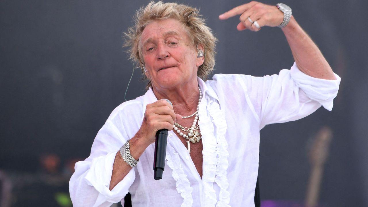 Penny Lancaster reportedly pleaded with Rod Stewart to slow down.