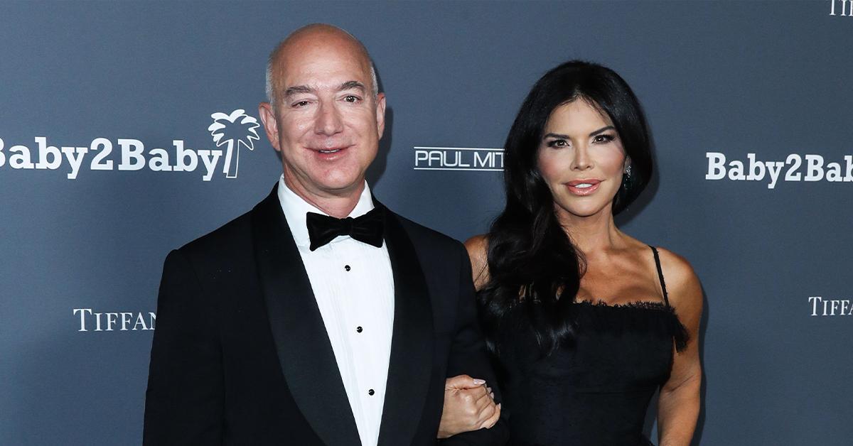 jeff bezos girlfriend lauren photoshop fail fingers nye photo proof of image tampered pp