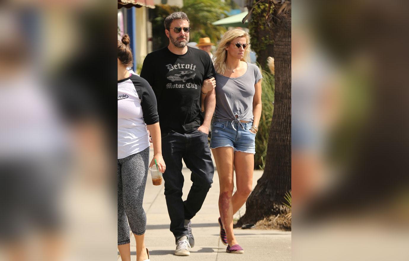 Ben Affleck Saturday PDA With Lindsay Shookus