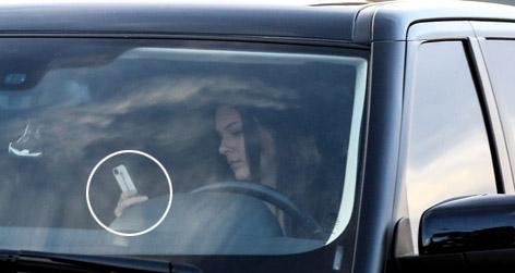 //kendall jenner texting driving square gsiakm