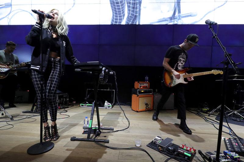 //Phantogram Performs At Samsung