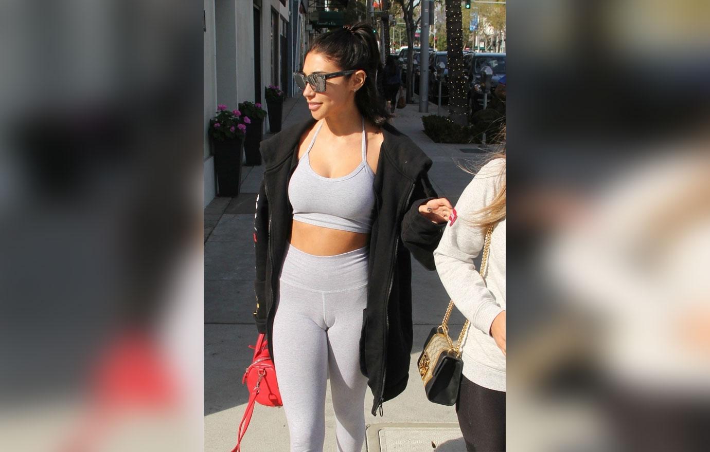 Chantel Jeffries displays her taut body in sports bra and legging
