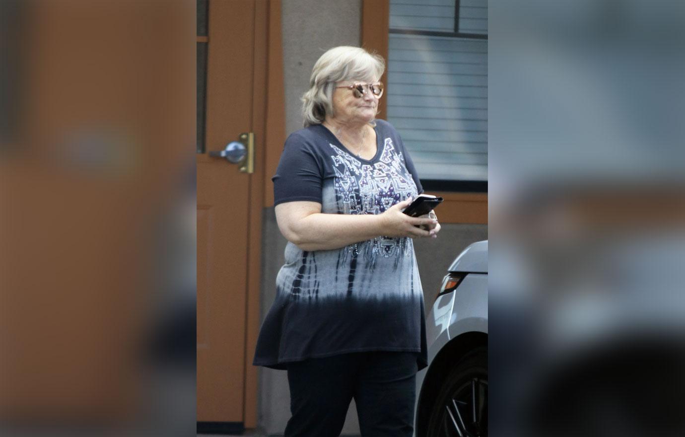 Cancer Stricken Debbie Rowe Has Lunch With Friends